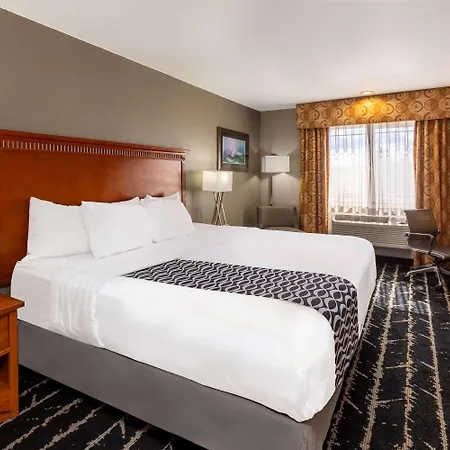 La Quinta By Wyndham Vancouver Exterior photo