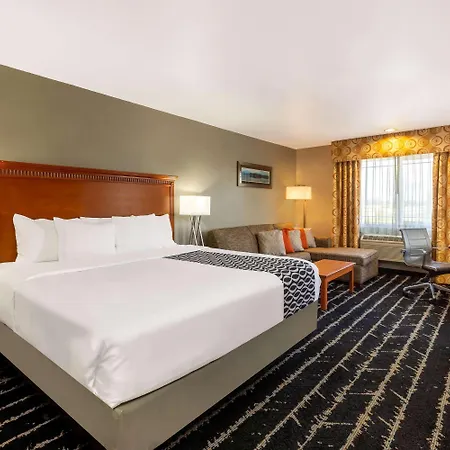 La Quinta By Wyndham Vancouver Exterior photo