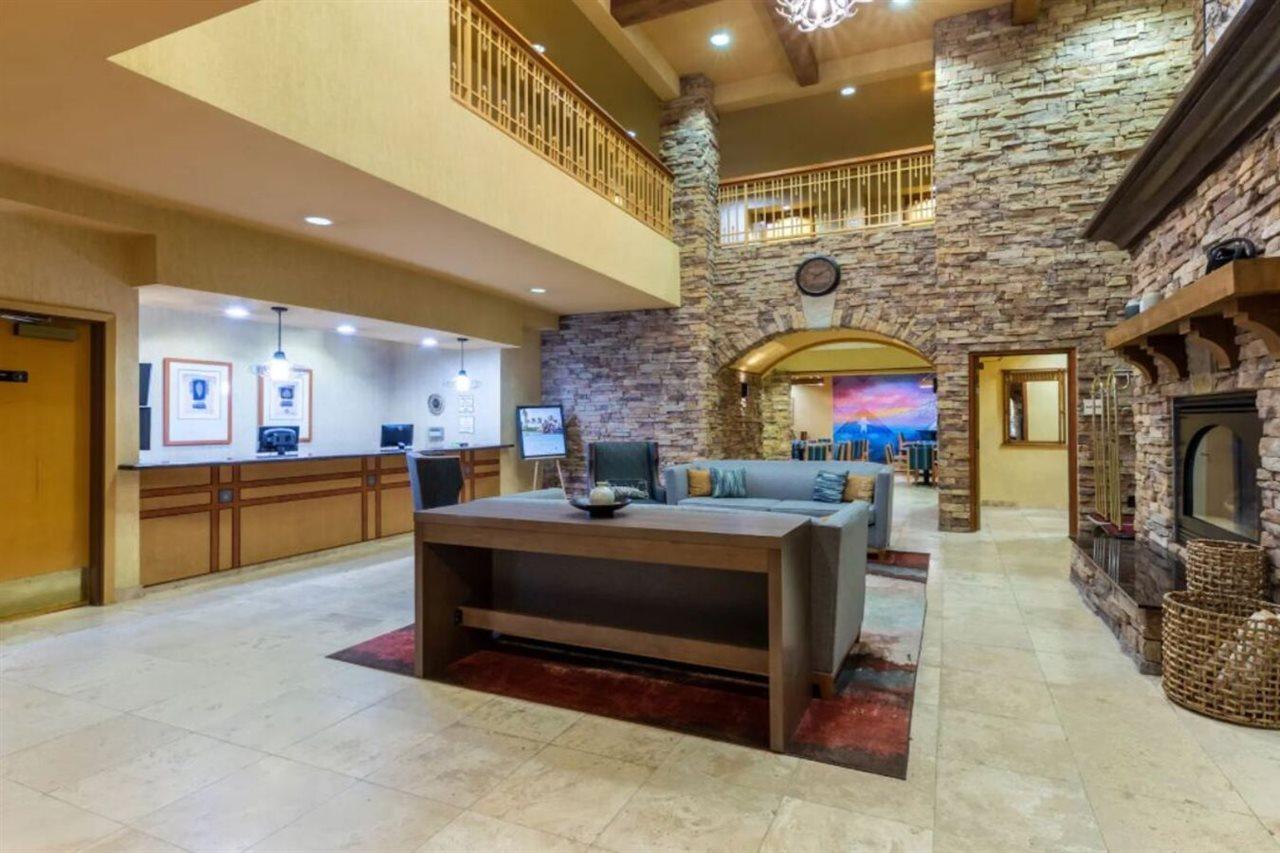 La Quinta By Wyndham Hotel