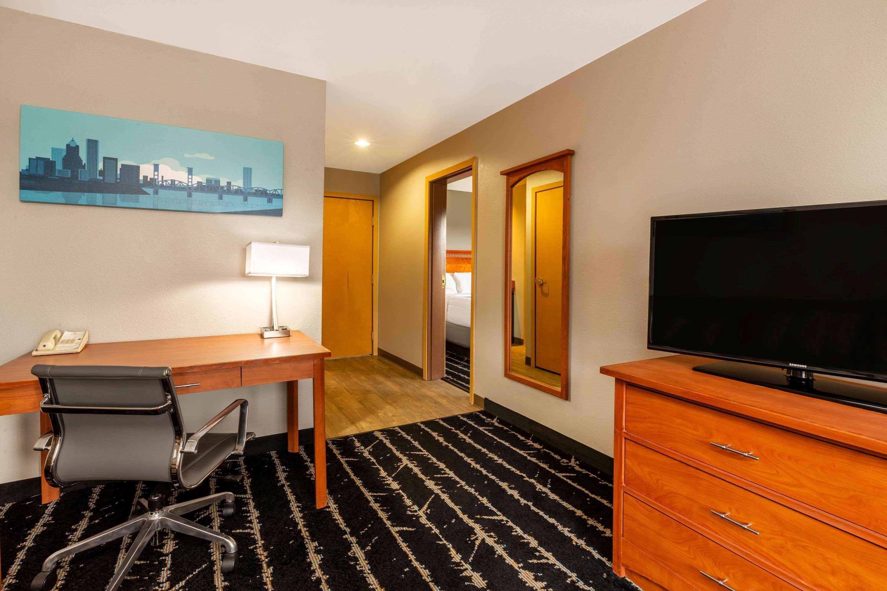 Hotel La Quinta By Wyndham Vancouver